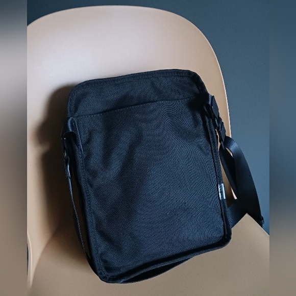 TUMI ALPHA small Pocket Crossbody Bag - Picture 7 of 13